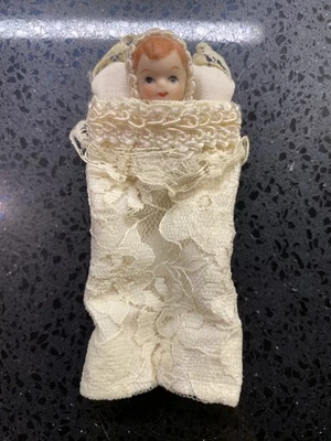 老式传家宝系列陶瓷婴儿雕像 — 第 1/3 张图片