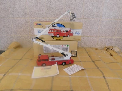CORGI CLASSICS SIMON/DENNIS 97392 FIRE ENGINE WITH PLATFORM - Image 1 of 4