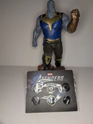 Avengers Infinity War: Thanos Statue, Diamond Select Toys, Marvel Pins 6 Pack - Imagem 1 de 4
