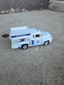 Kinsmart 1956 Ford F-100 Camion dei Gelati Die-Cast 1:38 Modello Pullback Bianco -... - Foto 1 di 6