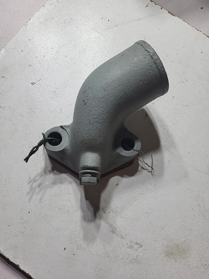 Codo de entrada de agua Ford Modelo T 1909-1927 conexión inferior BONITO VA EN EL LADO DE B Foto 1 de 4