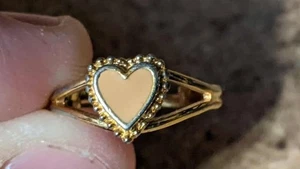 VINTAGE 1976 KAWAII KITSCH SECRET HEART ADJUSTABLE RING SIZE 5-6.5 / WRONGWAY052 - Picture 1 of 7