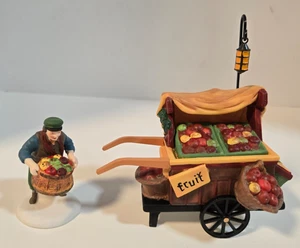Dept 56 Heritage Village Collection Chelsea Market Fruit Monger & Cart #5813-0 - Bild 1 von 8