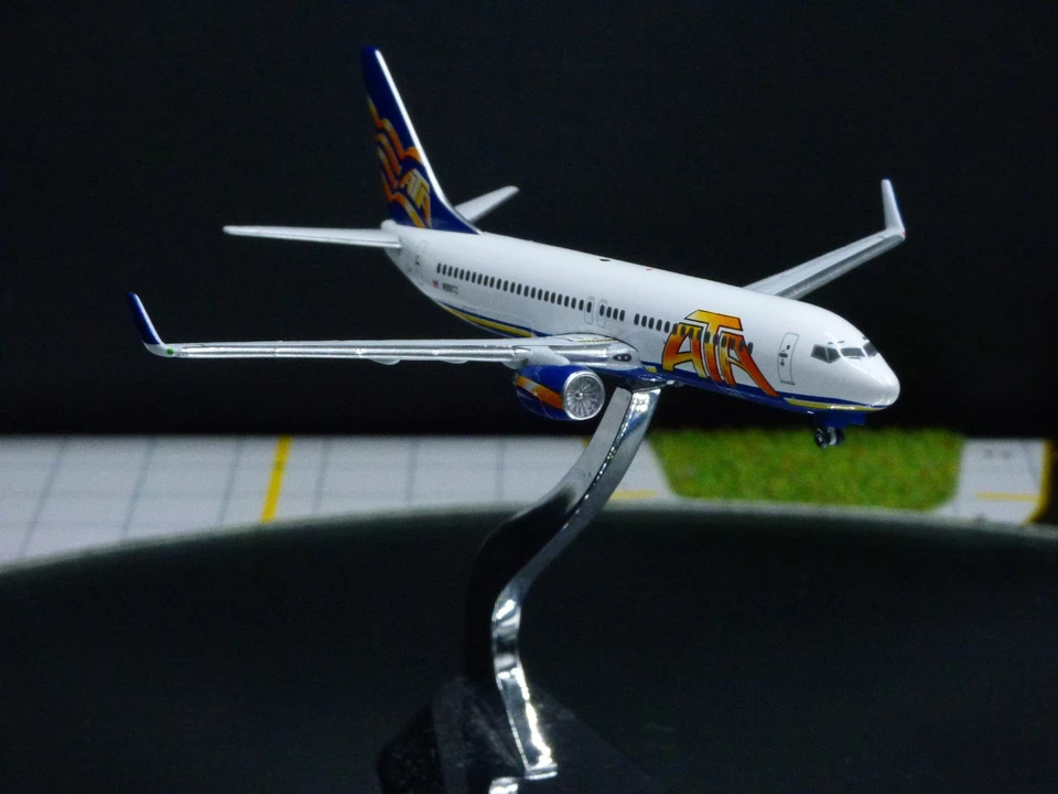 GeminiJets ATA B737-800 - N301TZ - Escala 1:400 - ¡Como nuevo! Foto 1 de 4