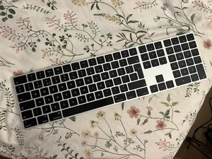 APPLE MAGIC KEYBOARD WITH NUMERIC KEYPAD BRITISH ENGLISH BLACK KEYS A1843 - Afbeelding 1 van 4