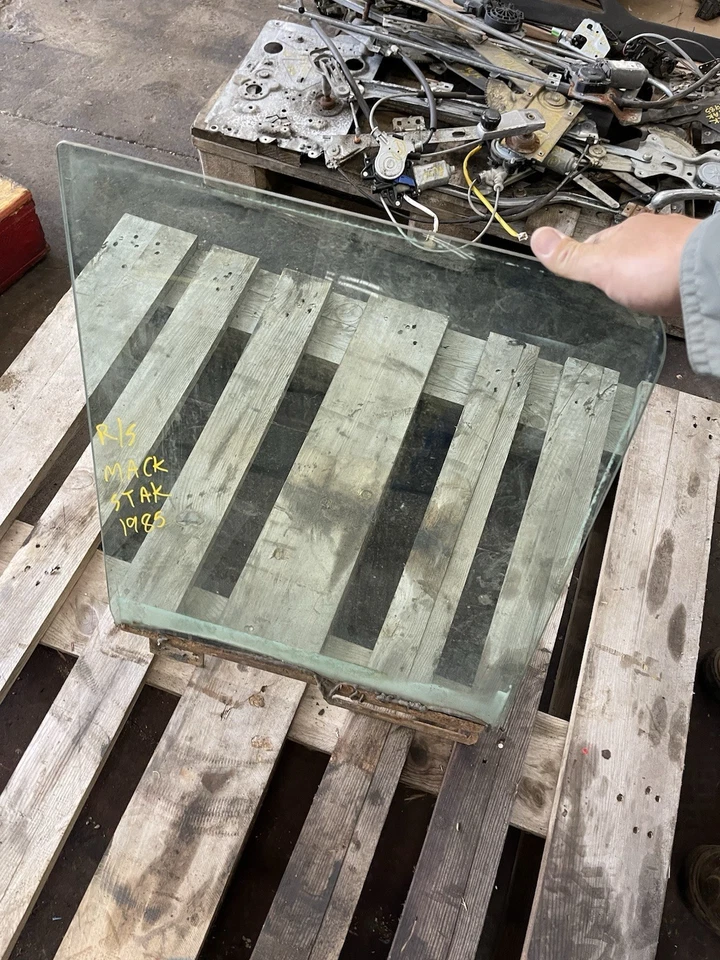 MACK RD DM PUERTA CRISTAL PASAJERO LADO DERECHO  Foto 1 de 1