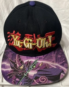 Yu Gi Oh vintage anni 90 1996! Cappello Mago Oscuro Sublimato Snapback Crepato Usato - Foto 1 di 9