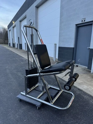 Extensión universal de pierna y rizo de tendón de la corva (par) Foto 1 de 4