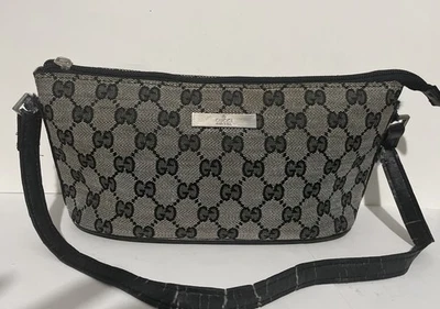 Bolso Gucci Pochette Vintage Y2K GG Monograma Lona Negro Cuero Borde Pre-Amado Foto 1 de 4