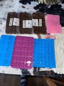 Silicone Molds Puppy Dog Paw Bone Baking Mold for Dog Treats 7 Piece Lot New - Picture 1 of 9