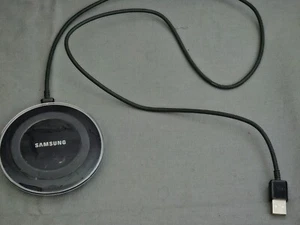 Almohadilla de carga rápida inalámbrica Samsung (EP-PG920IBUGUS) negra con cable cargador de teléfono - Imagen 1 de 3