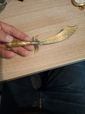 OBJET DE POILU WW1 COUPE PAPIER LAITON  AVEC BOUTONS ALLEMAND Français SOUDE - Photo 1/4