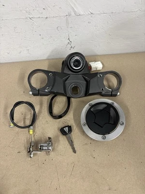 JUEGO DE BLOQUEO DE ASIENTO TAPA DE GAS ENCENDIDO ÁRBOL Kawasaki Ninja ZX14R USADO FABRICANTE DE EQUIPOS ORIGINALES 12-24 #0180 Foto 1 de 4