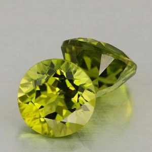 Video_4,79 ct_Cina_Peridoto naturale_COPPIA_Tonalità verde pappagallo vivace_Taglio rotondo_GM1146 - Foto 1 di 2