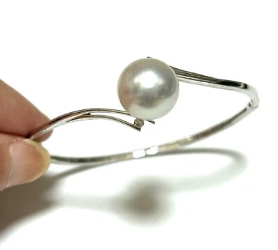 Gorgeous 12.4mm Indonesian South Sea White Silver Round Pearl 7 - 7.5" Bangle - Image 1 of 4