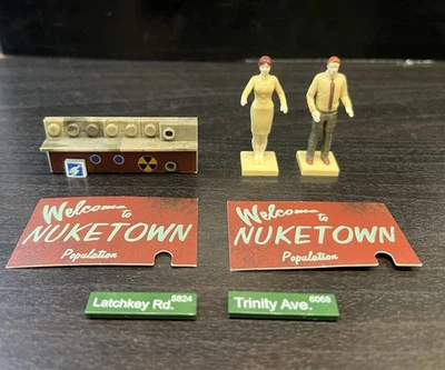 Call of Duty COD MEGA Construx Bloks Nuketown Mannequin & Signs Figure Lot. - Image 1 of 4