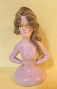 Antike ART DECO KREIDEGESCHIRR HALF DOLL, BRAUNE HAARE, FÜR NADELKISSEN, GERMANY 1920er - Bild 1 von 7