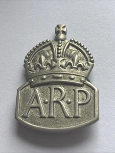 Insignia militar de metal. A R P. - Imagen 1 de 2