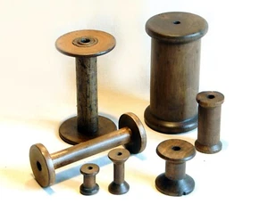 7 Bobines de fil anciennes en bois toutes tailles. (vendues en lot). - Photo 1/2
