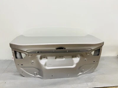 ⭐️ 2017 2018 2019 2020 FORD FUSION TAPA DE MALETERO TRASERO OEM TAPA DE MALETERO PLATEADA GENUINA Foto 1 de 4