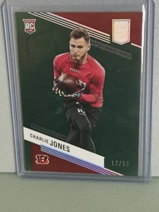 2023 Panini Donruss Elite Football Status Green CHARLIE JONES Rc /15 Bengals - Bild 1 von 2