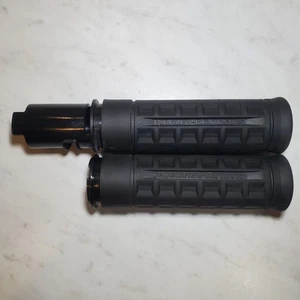 OEM 2024-2025 Harley-Davidson Street Glide Road Glide Handlebar Grips 56100587 - Bild 1 von 9