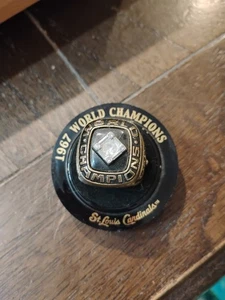 ANILLO RÉPLICA CAMPEONES SERIE MUNDIAL 1967 CARDENALES ST LOUIS SIN CAJA - Imagen 1 de 3