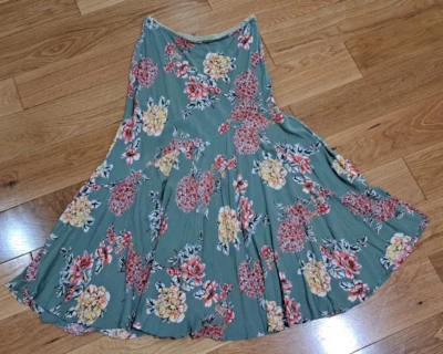 Falda midi asimétrica grande verde floral Lola P Foto 1 de 4