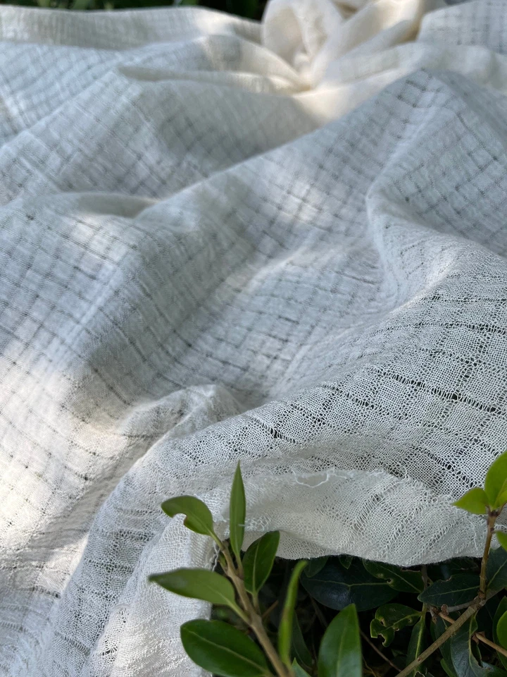 Tejido a cuadros ahuecado puro neutro de algodón orgánico por 2 metros. Foto 1 de 4