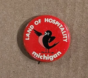 VinTaGe Michigan Land of Hospitality Robin Salute Red Round Vintage Pin 1 5/8" - Picture 1 of 2