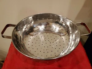 Free Standing Metal Colander Strainer 9 3/4" Wide - Picture 1 of 4
