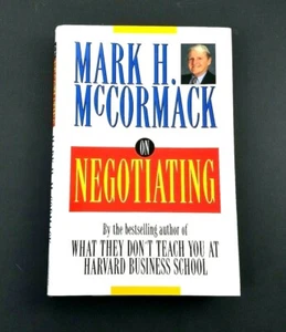 On Negotiating by Mark H. McCormack - 1995, Hardcover with Dust Jacket - Foto 1 di 12