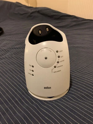 Braun shaver cleaning and charging station - Image 1 of 4