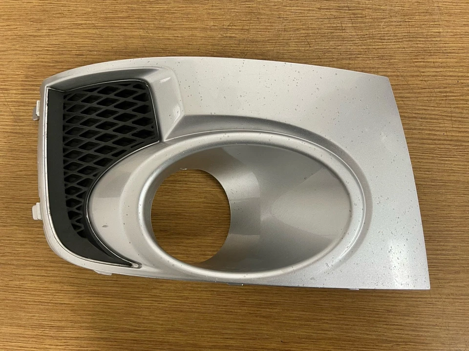 2011-2014 SUBARU IMPREZA WRX STI СЕРЕБРЯНЫЙ ПАССАЖИРСКИЙ ПРАВЫЙ ПРОТИВОТУМАННЫЙ ФОНАРЬ ОТДЕЛКА КРЫШКА OEM - Изображение 1 из 4