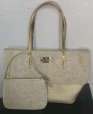 Bolso de muñeca Kate Spade Harmony de fieltro dorado esmerilado Foto 1 de 4