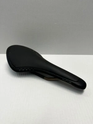 FIZIK KURVE ARIONE SNAKE SADDLE BLACK - Image 1 of 4