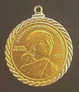 AMERICAN INDIAN RELIEF COUNCIL 2015 PENDANT MOHAWK IRON WORKERS - Picture 1 of 2