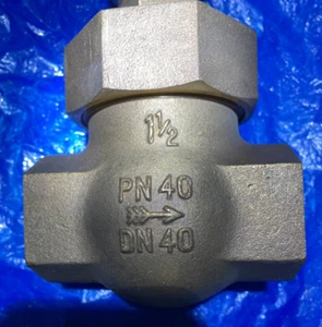 BESTOBELL: GUNMETAL GLOBE VALVE: PN40/ DN40 : 1 1/ 2" : - Picture 1 of 5