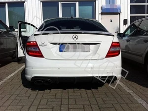 Par de botas pintadas negras brillante Mercedes Clase C W204 par 2D alerón labial vendedor del Reino Unido - Imagen 1 de 2