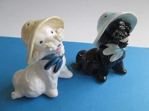 Vtg. NAPCO Japan Dogs Salt & Pepper Shakers Black+ White Poodles w/ Hats - Bild 1 von 5