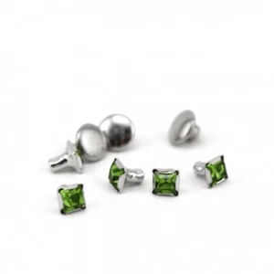 Remaches cuadrados de cristal checo a presión, color piedra de nacimiento - esmeralda, paquete de 5, joyas - Imagen 1 de 1