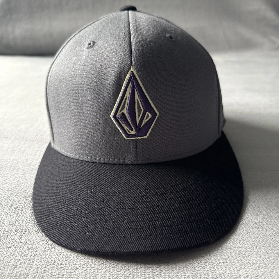 Y2K Vintage Volcom Flex Fit Fitted Hat Size 7 1/4-7 5/8 Gray with Purple Logo - Image 1 of 4