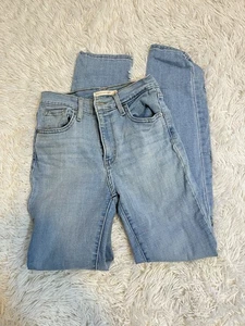 Levis 724 High Rise Straight Leg Womens Size 26 Stretchy Light Wash Distressed - Picture 1 of 7