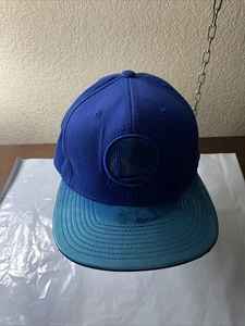Cappellino Golden State Warriors NBA Mitchell & Ness Royal metallizzato - Foto 1 di 7