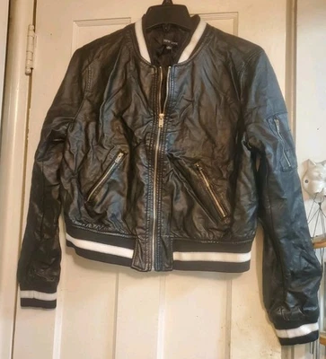 Chaqueta Bomber New Look Imitación Cuero Negra Juniors Para Mujer Talla XL Bolsillos con Cremallera Foto 1 de 4