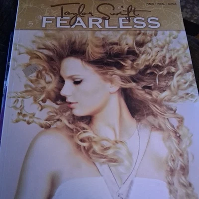 Taylor Swift FEARLESS Sheet Music HAL LEONARD Song Book  PIANO VOCAL GUITAR - Image 1 of 3