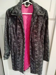 GUESS mittellanger Damenmantel mit Schlangenmuster und Samtgefühl. Größe M gebraucht - Bild 1 von 9