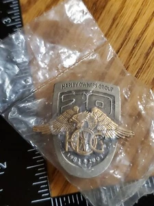 2003 HOG HARLEY DAVIDSON OWNERS GROUP HARLEY ANSTECKNADEL H7 - Bild 1 von 2