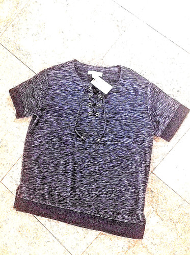 MAGLIA NUOVA CON ETICHETTE MED MICHAEL KORS RET$130 00 GRIGIO BLU NAVY S S SCOLLO A V STRINGATA LOGO