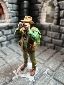 MODEL Railway Miniature BIRD WATCHER TRAIN SPOTTER Hand Painted 1:76/oo Scale - Picture 1 of 9